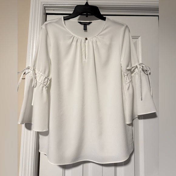 Ellen Tracy Tops - NWOT Ellen Tracy white blouse, size Small
